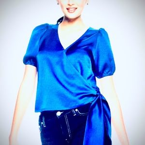 UPGRADE YOUR LOOK WITH NINEWEST PUFF SLEEVE TOP!